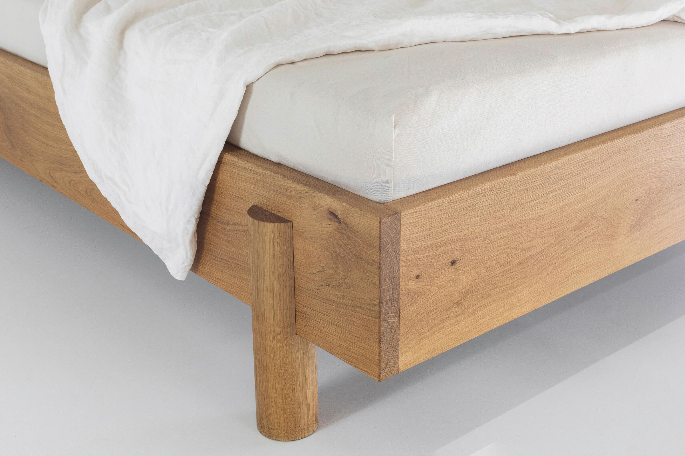 Rondo (mit Kopfteil) — Bett aus Massivholz – Bild 5