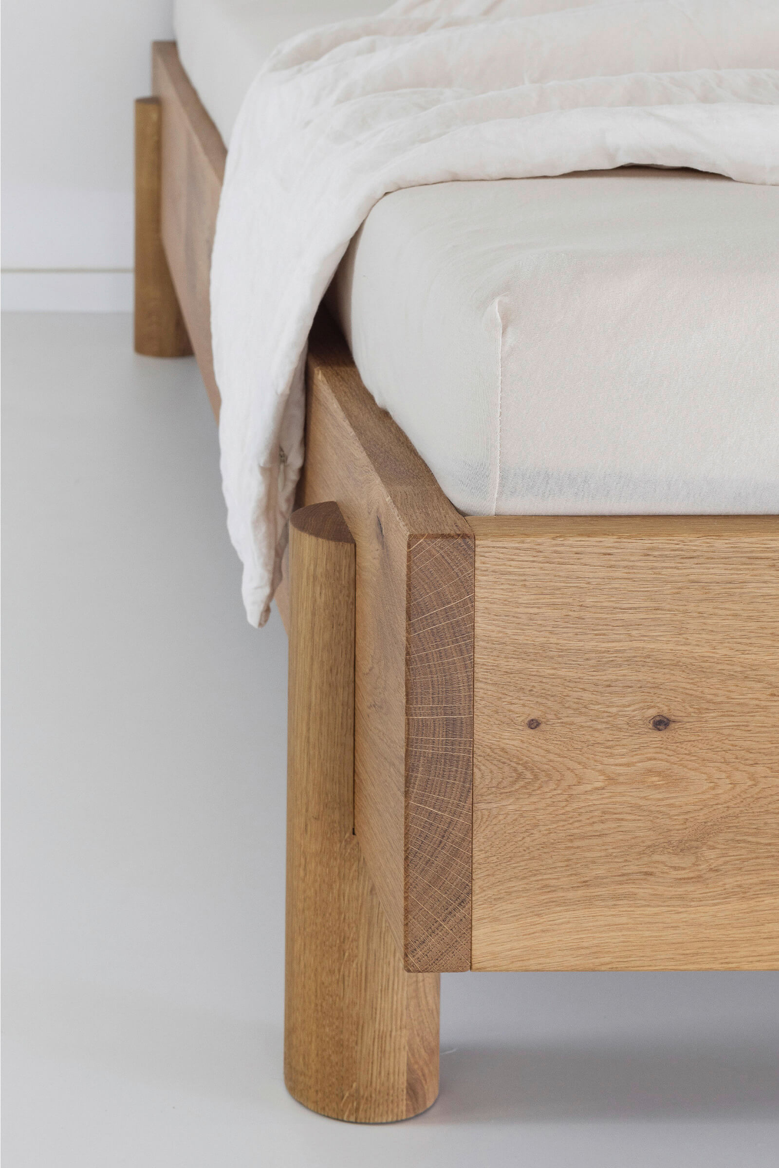 Rondo (mit Kopfteil) — Bett aus Massivholz – Bild 8