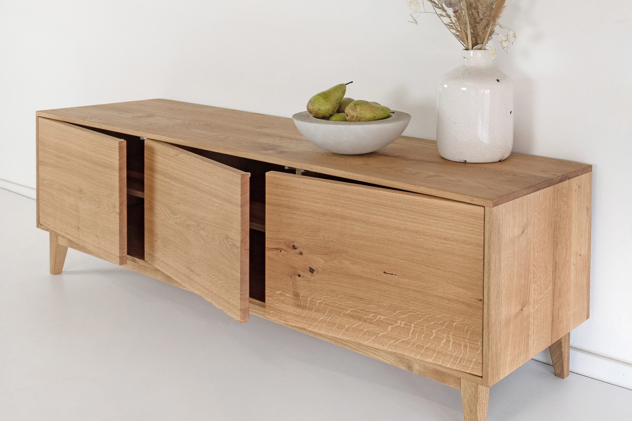 Fino — Sideboard aus Massivholz – Bild 4