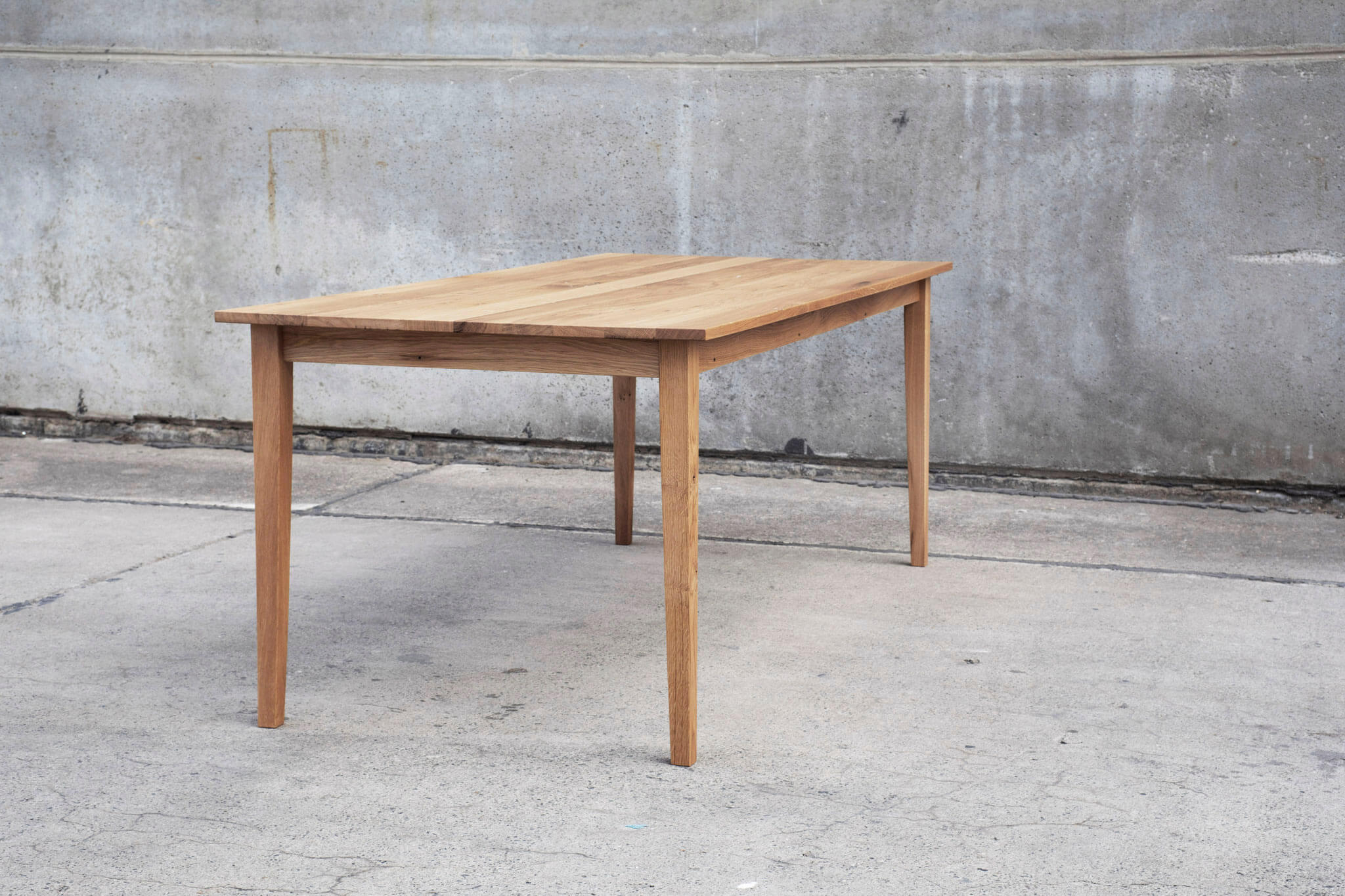 Dieter — Tisch aus Massivholz – Bild 3