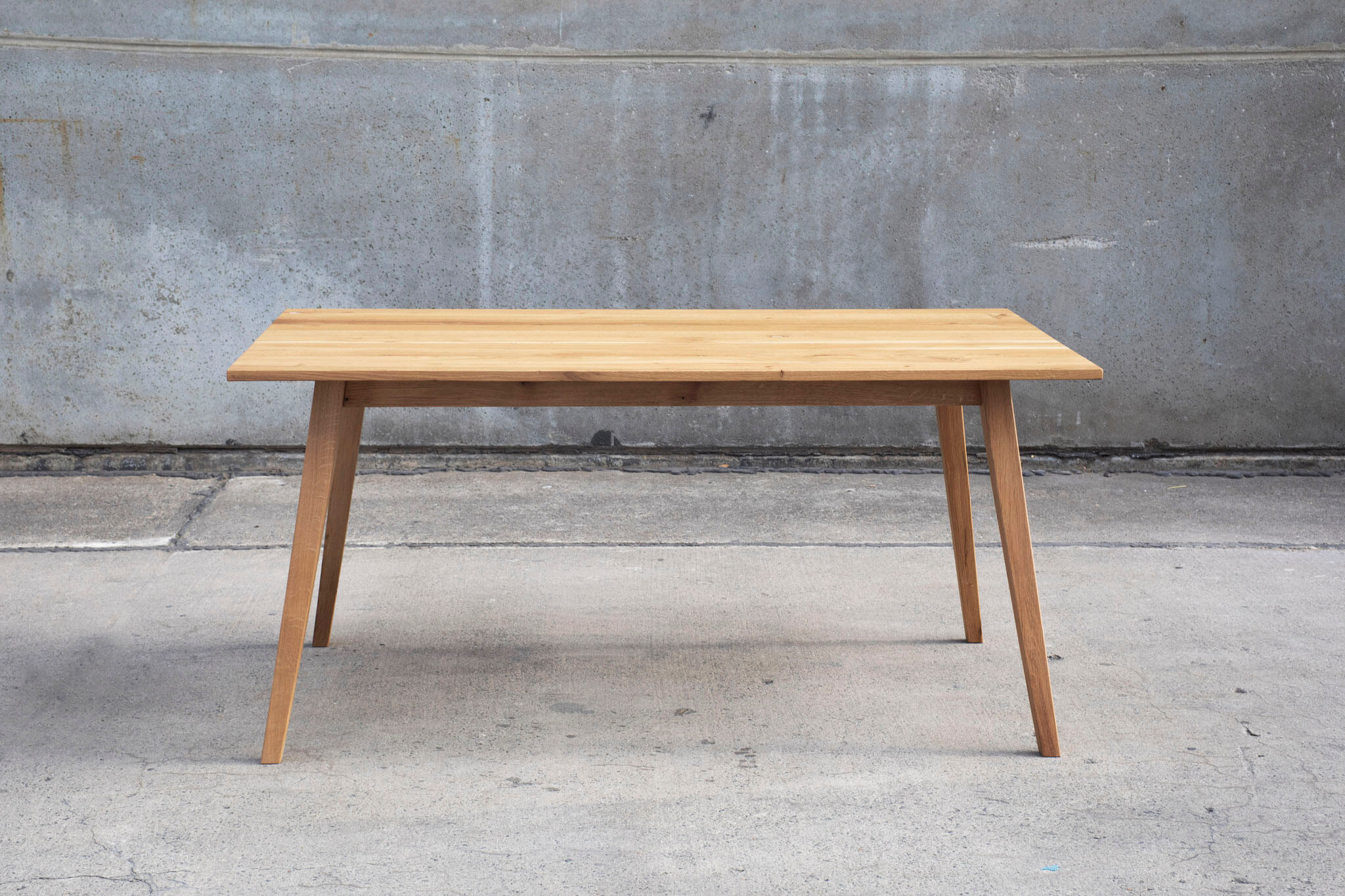 Jo — Tisch aus Massivholz – Bild 5