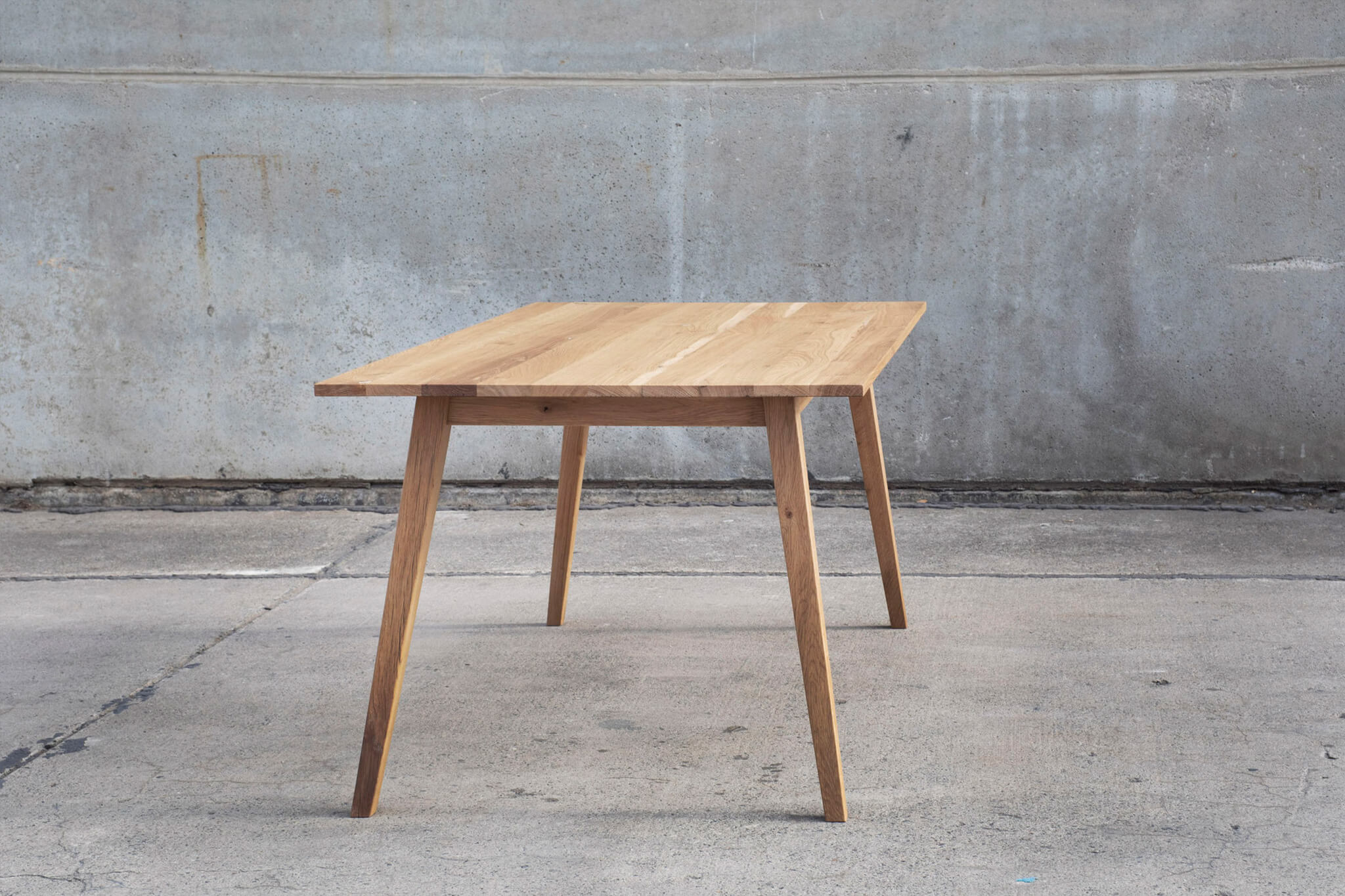 Jo — Tisch aus Massivholz – Bild 4