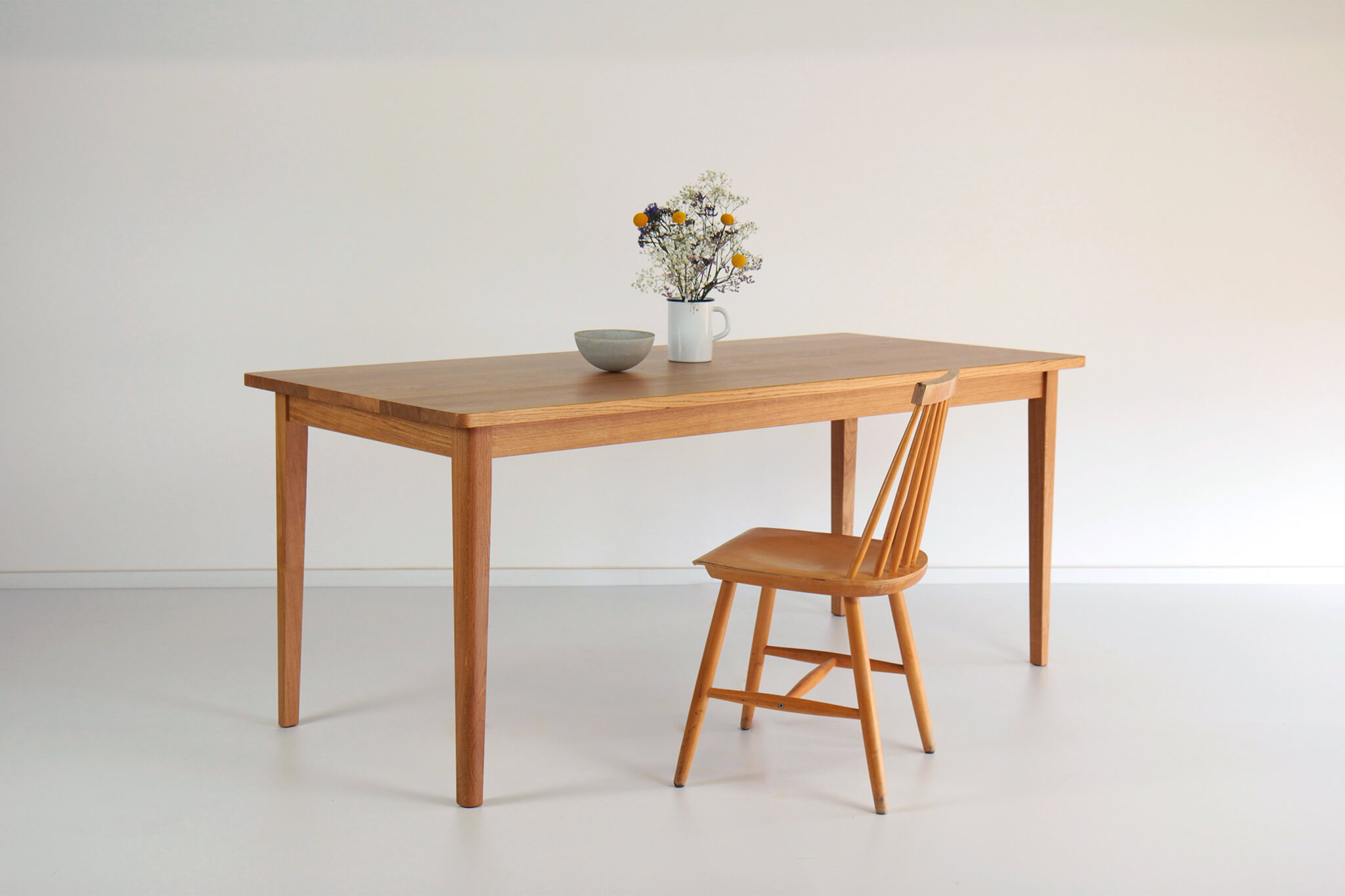 Piet — Tisch aus Massivholz – Bild 3