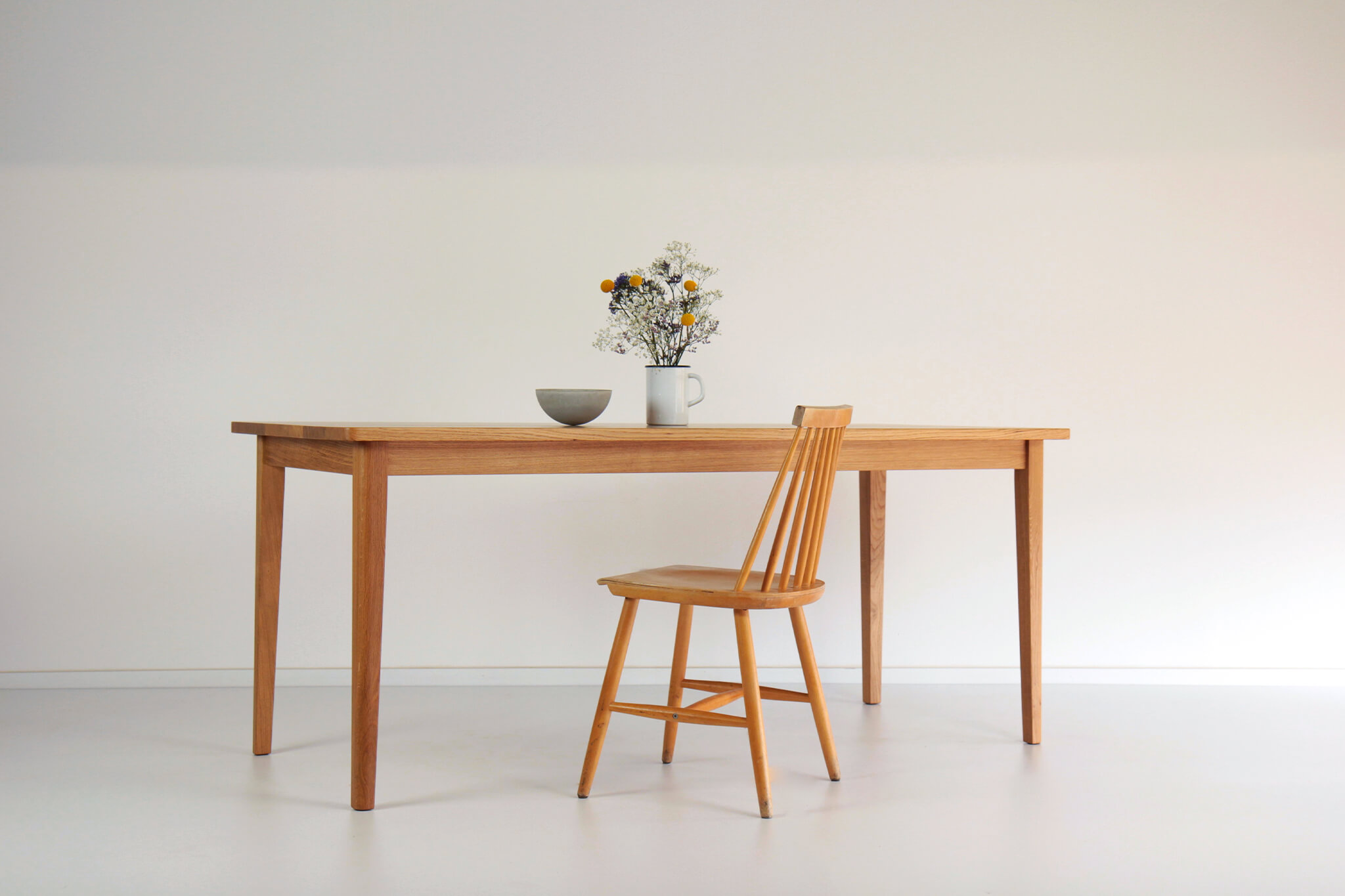 Piet — Tisch aus Massivholz – Bild 4